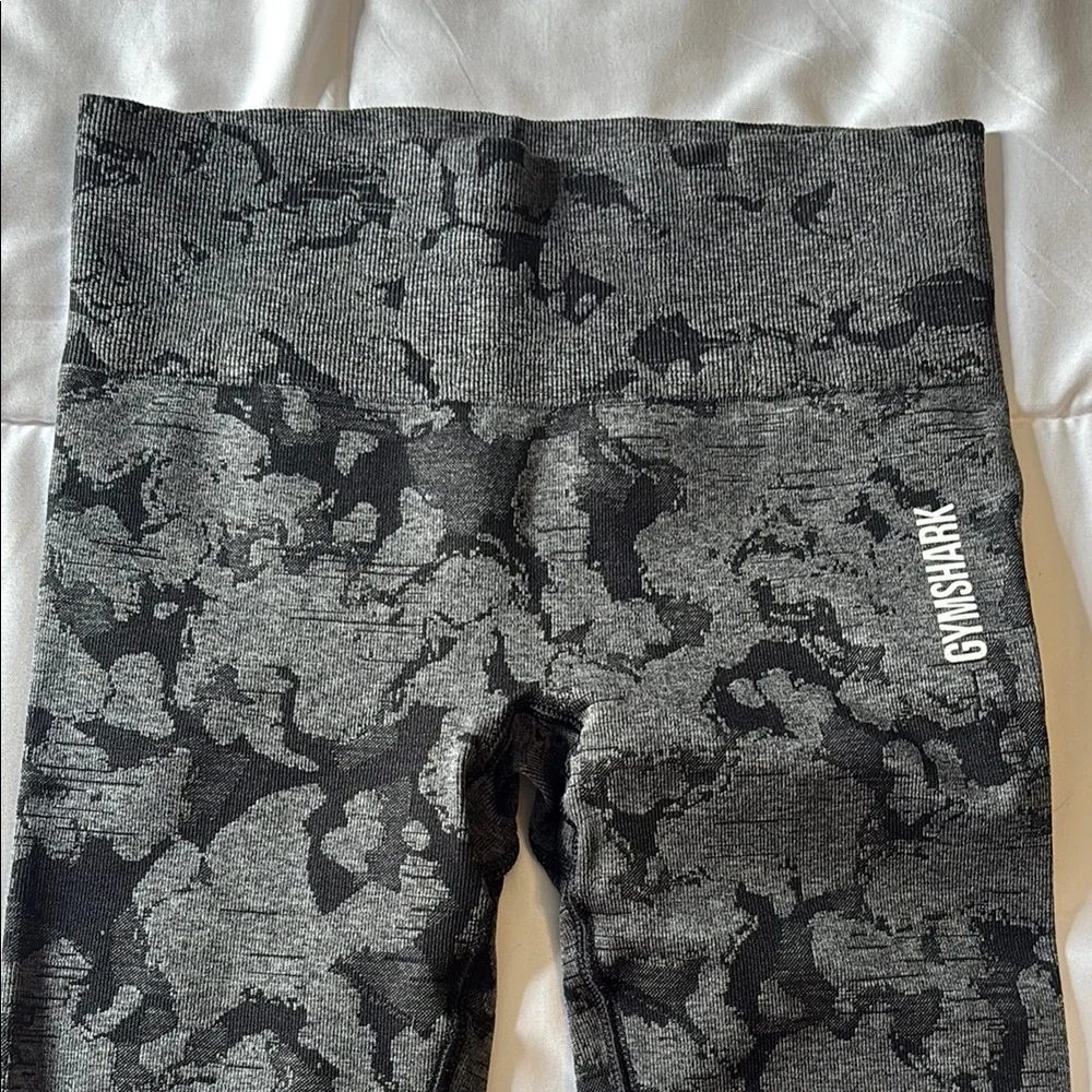 Gymshark Black and Gray Camouflage Leggings - Picture 5 of 6